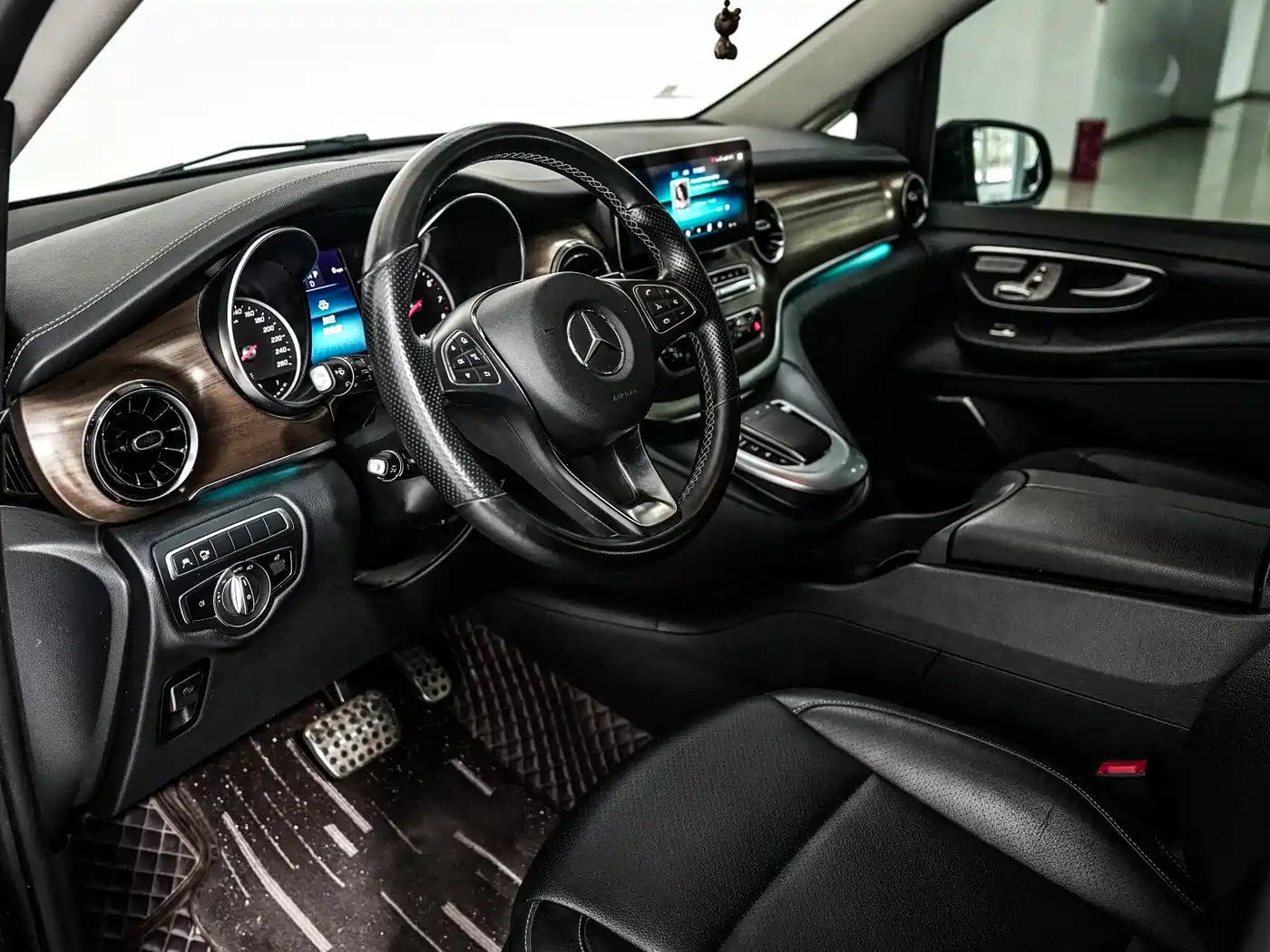 Mercedes-Benz V-Class 2020 Model V 260 L Long Wheelbase Luxury фото 7