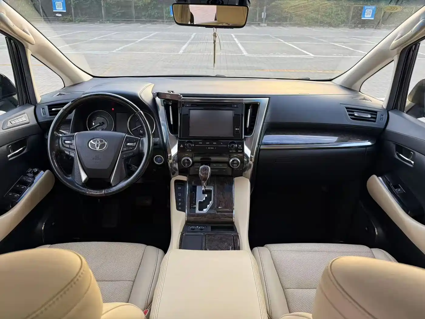 Toyota Alphard 2019 Hybrid 2.5L Premium Edition фото 12