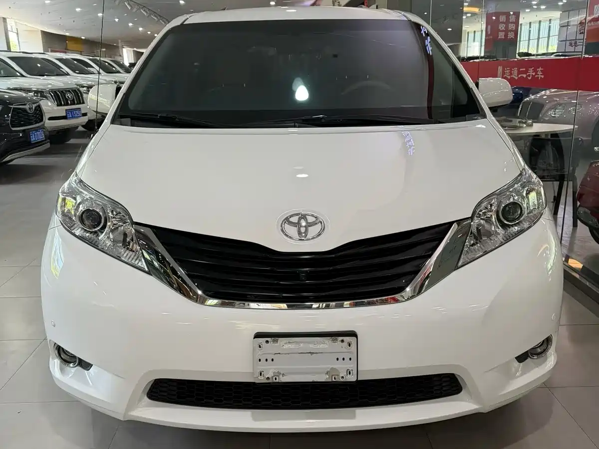Toyota Sienna 2013 3.5L 4WD Automatic
