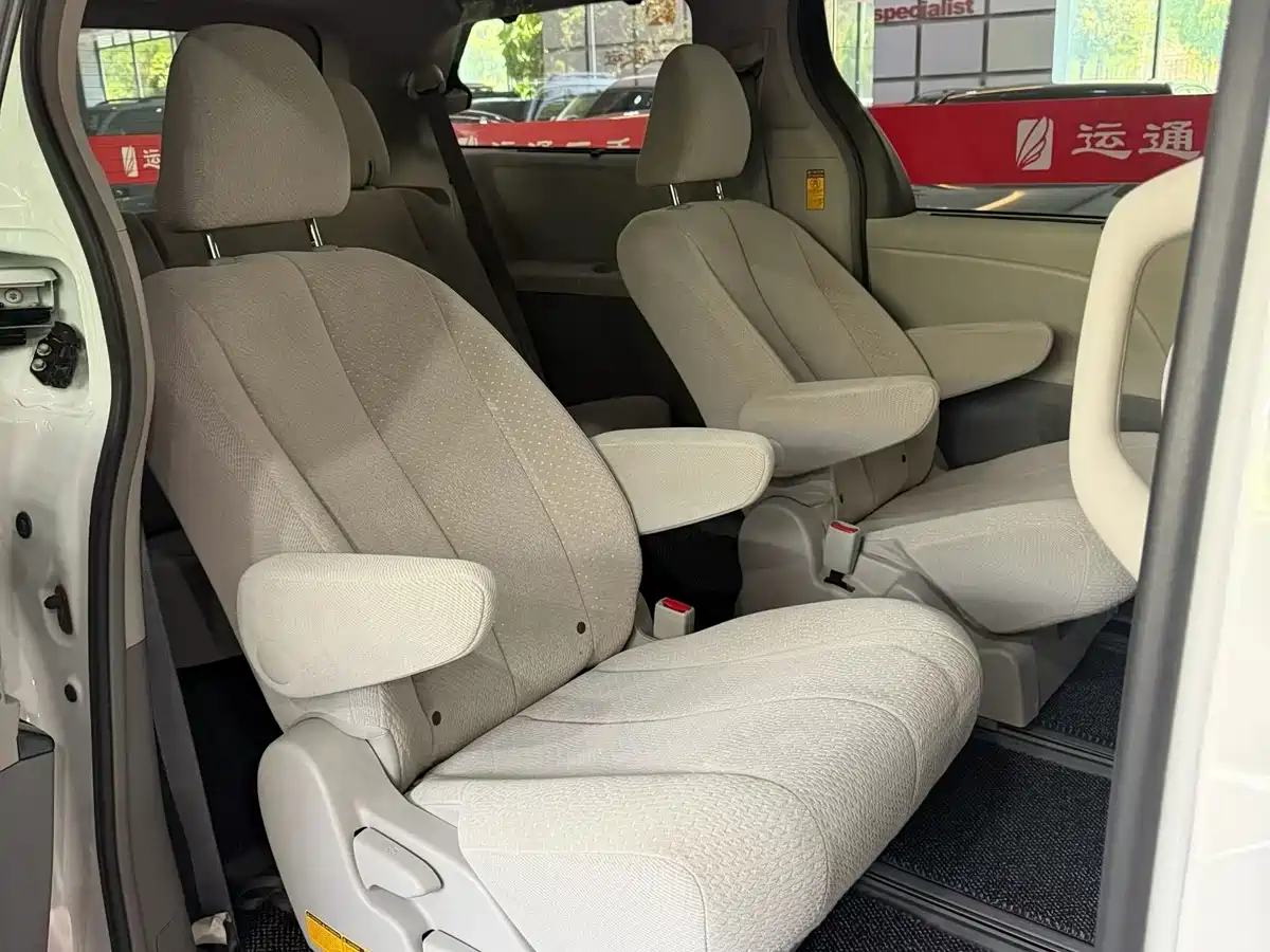 Toyota Sienna 2013 3.5L 4WD Automatic фото 9