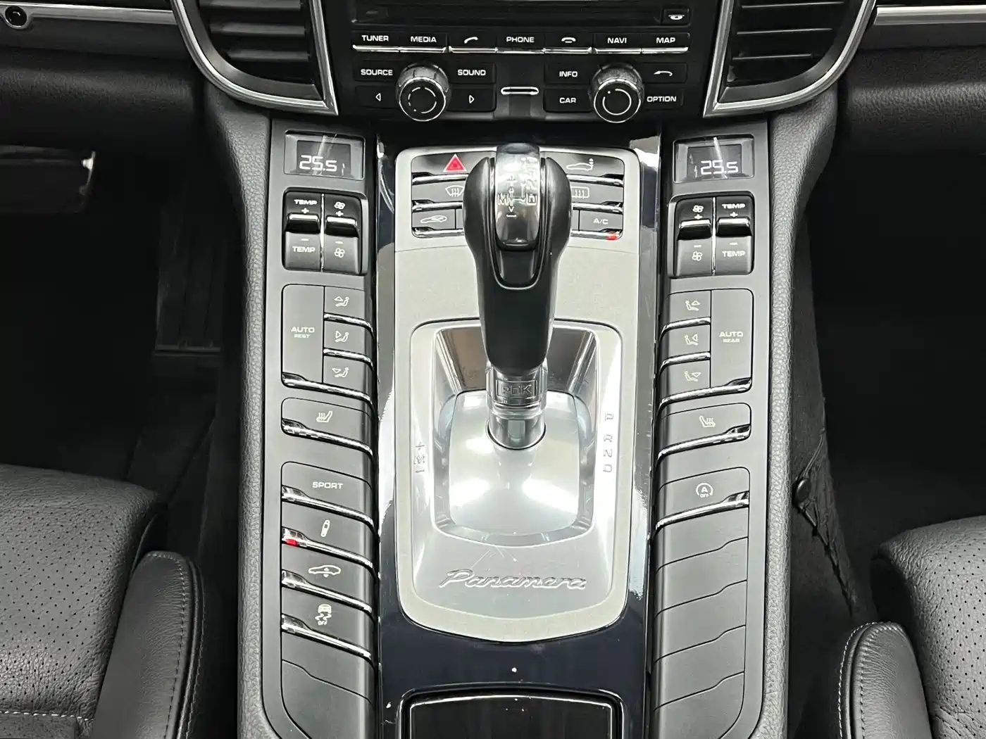 Porsche Panamera 2014 Panamera 3.0T фото 26