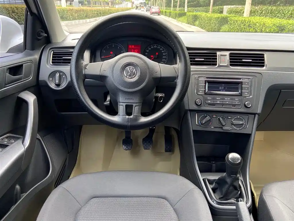 Volkswagen Santana 2013 1.4L Manual Trend Edition фото 8