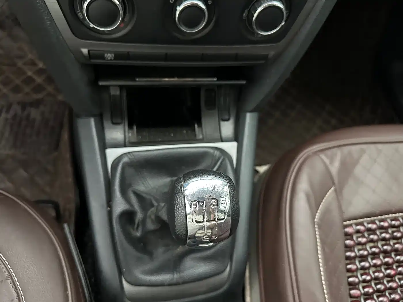 Škoda Octavia 2012 1.6L Manual Yijie Edition фото 14