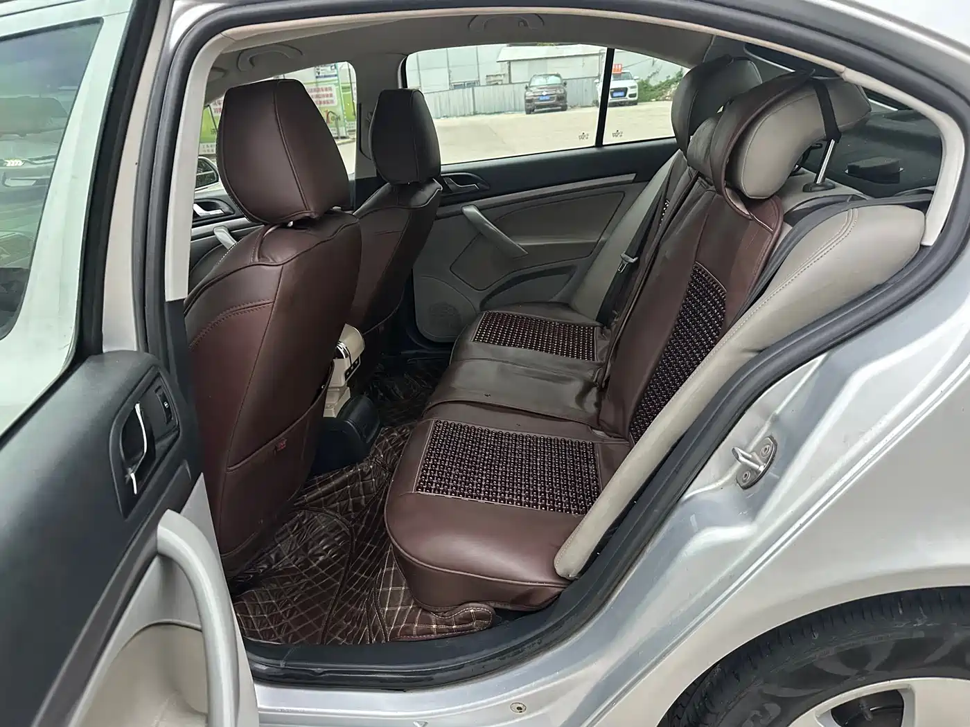 Škoda Octavia 2012 1.6L Manual Yijie Edition фото 9