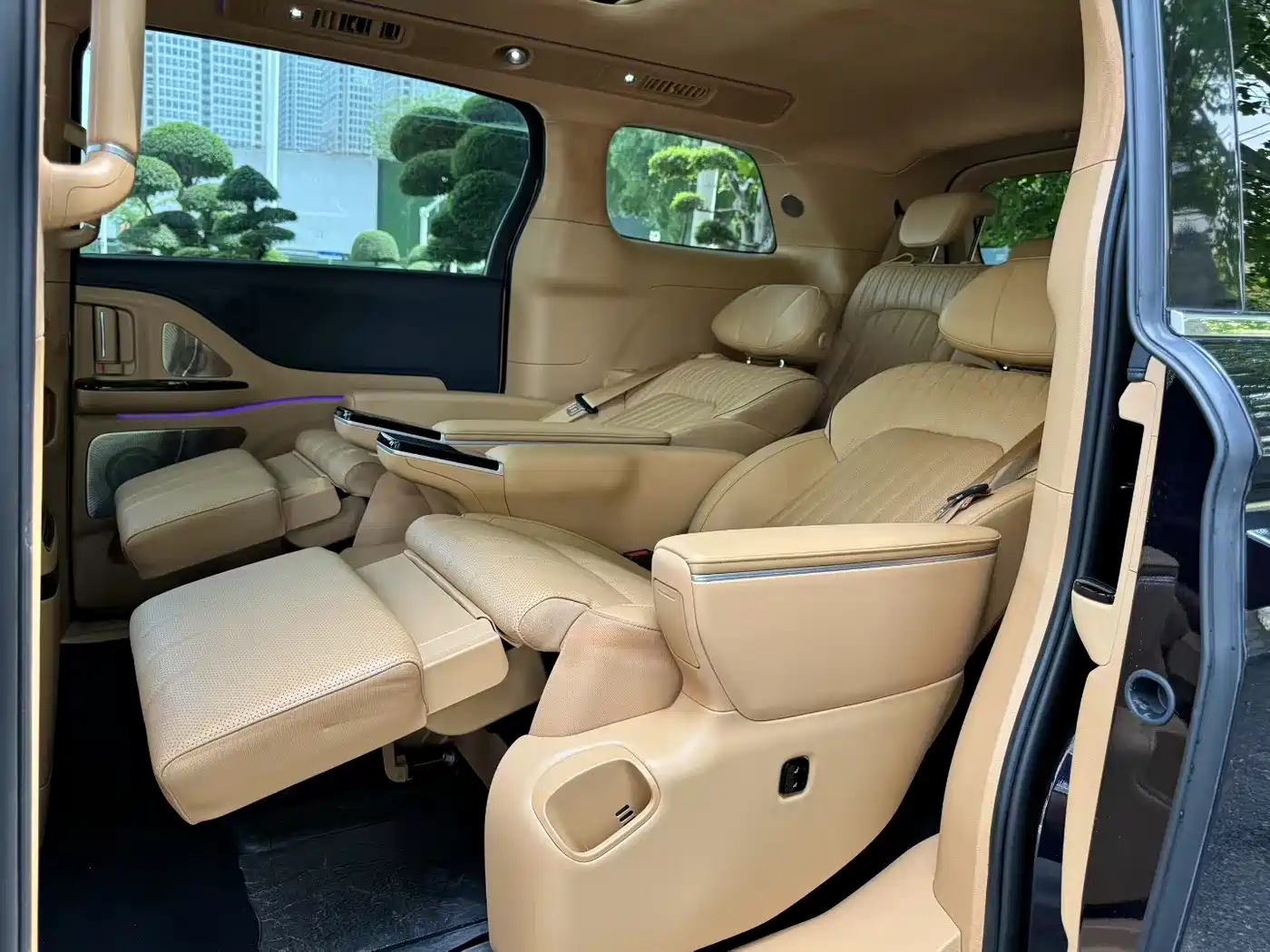 Voyah Auto Voyah Dreamer 2025 PHEV AWD Flagship Kunpeng Edition фото 7