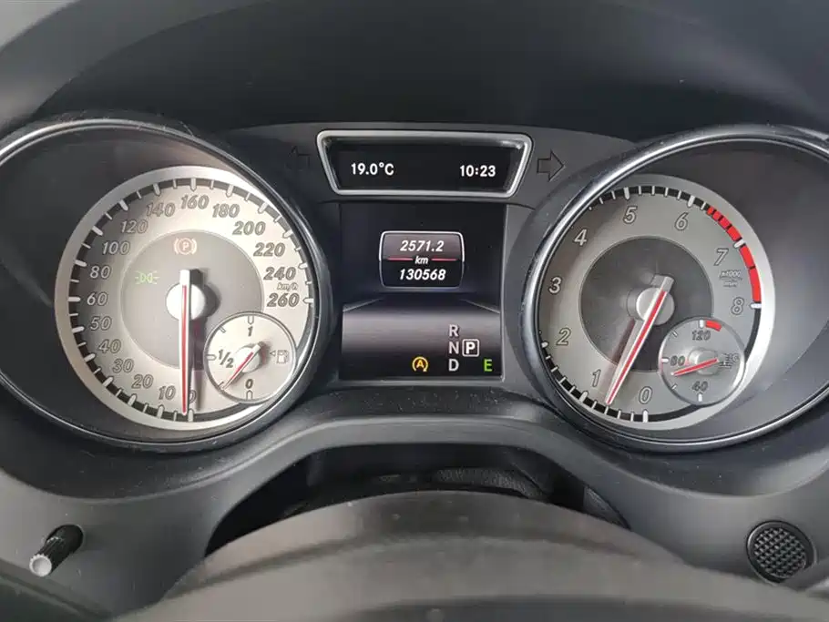 Mercedes-Benz GLA 2015 GLA 200 Dynamic фото 14