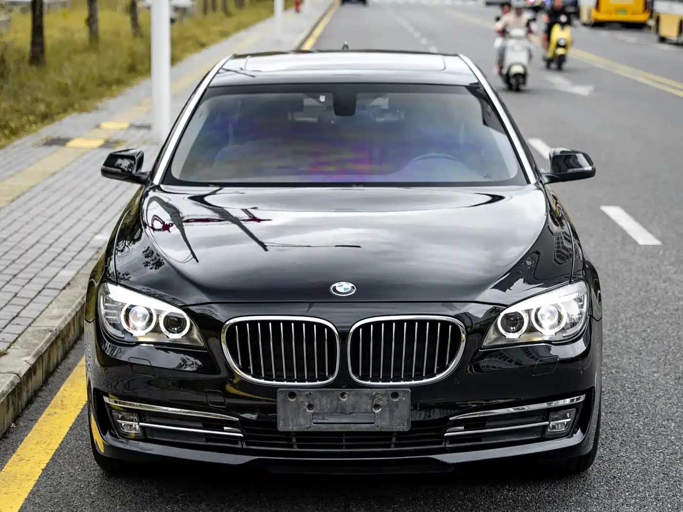 BMW 7 Series 2013 Model 730Li Leading фото 2