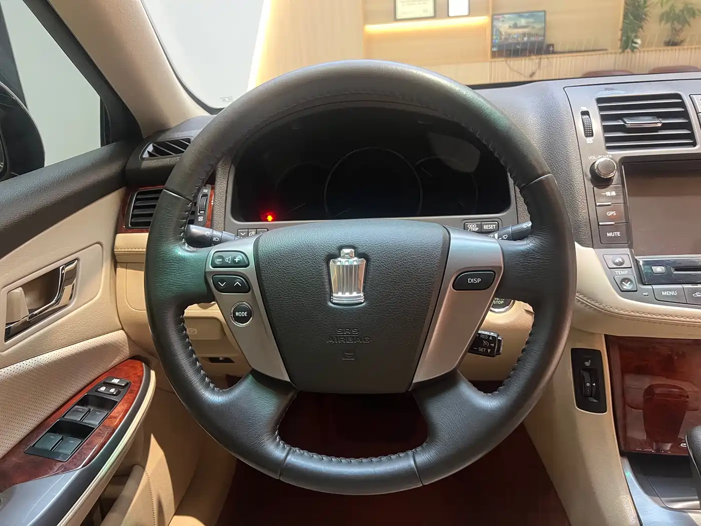 Toyota Crown 2012 2.5L Royal Navigation Edition фото 25