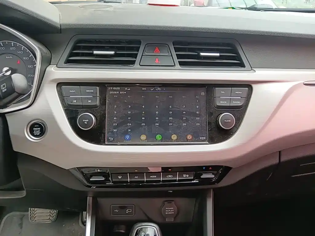 Фото 13 - Geely Vision X3