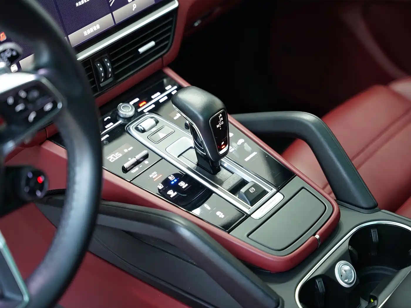Porsche Cayenne New Energy 2022 Cayenne E-Hybrid 2.0T Platinum Edition фото 17