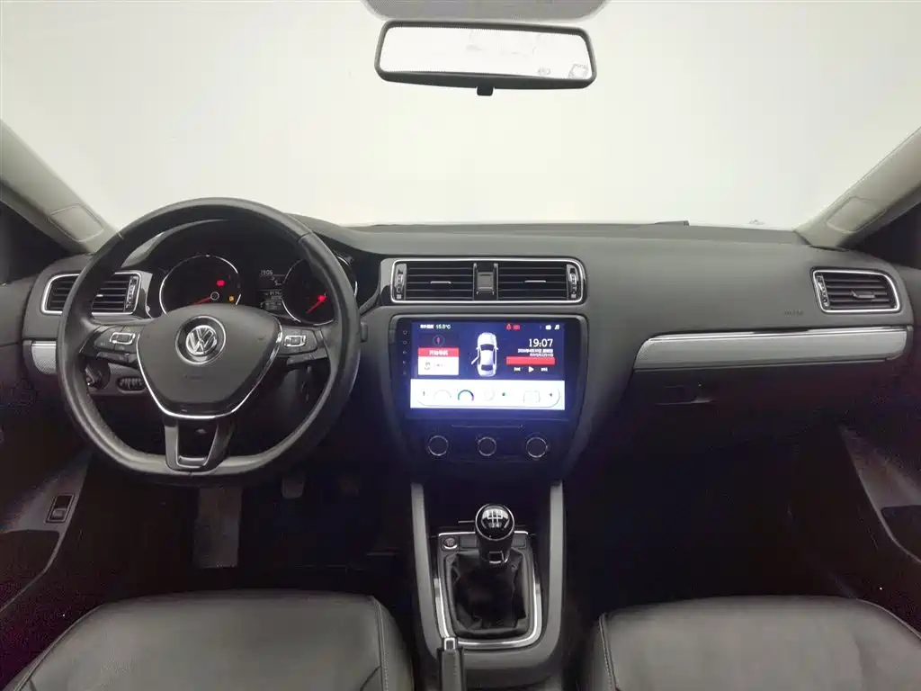 Volkswagen Sagitar 2017 1.6L Manual Comfort фото 5
