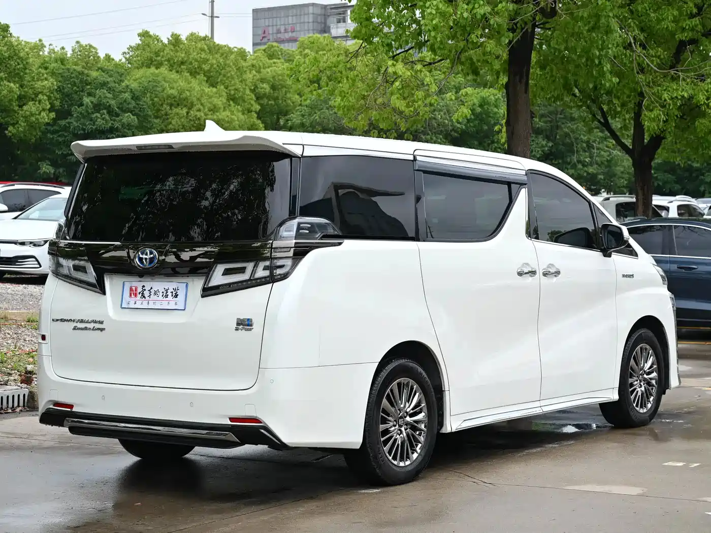 Toyota Vellfire 2021 Crown Hybrid 2.5L HV Supreme Edition фото 7