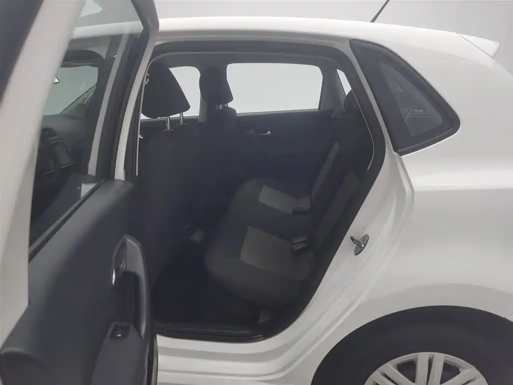 Volkswagen Polo 2016 1.4L Automatic Trend фото 15