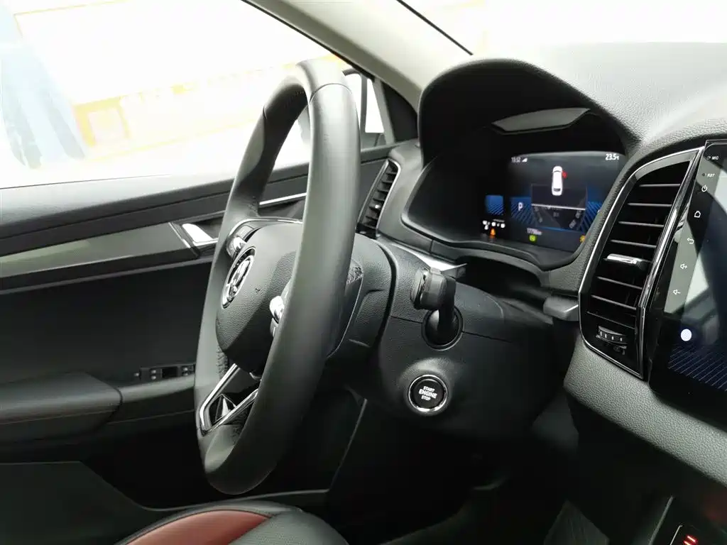 Škoda Karoq 2024 TSI280 Luxury Edition фото 22
