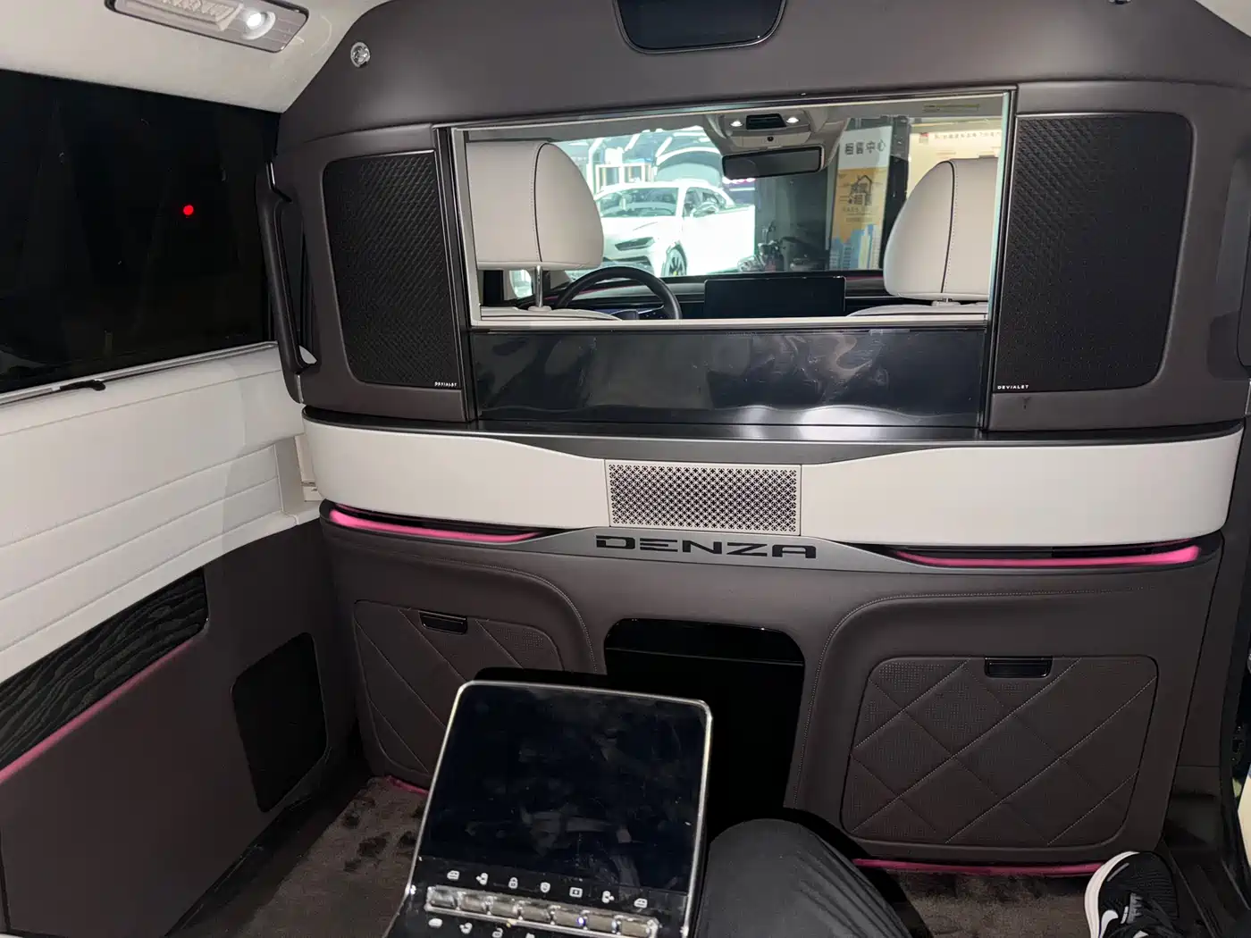 Denza D9 2024 PIONEER 4-Seater Pioneer Edition фото 12