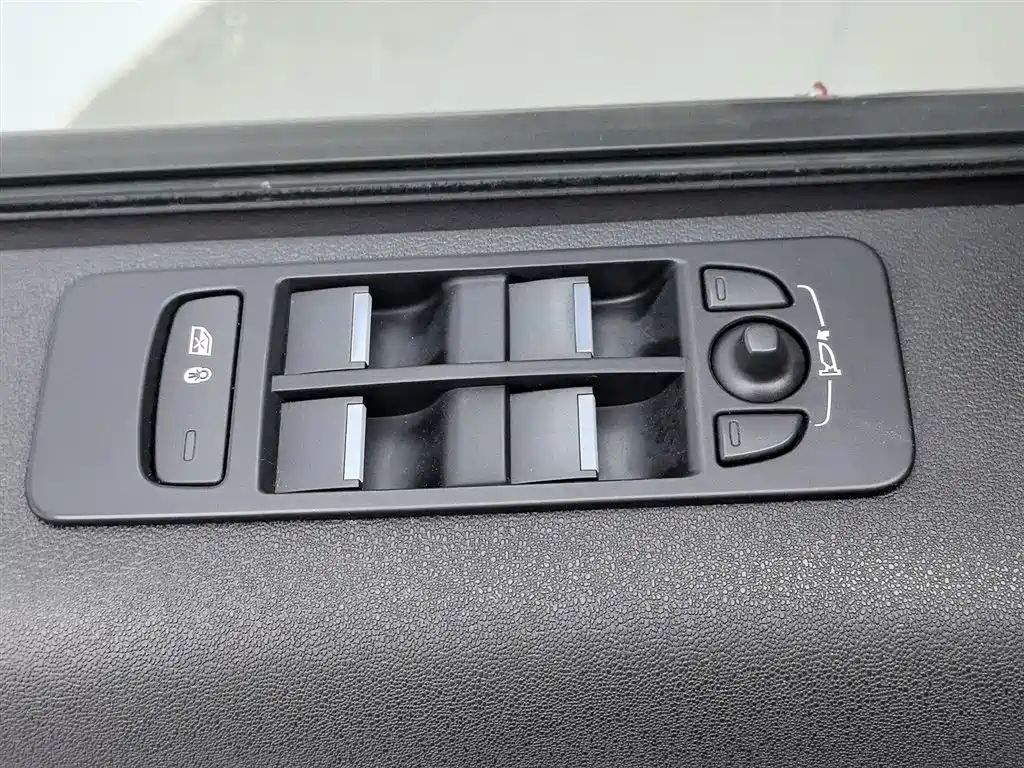Land Rover Discovery Sport 2020 249PS R-Dynamic Performance фото 9