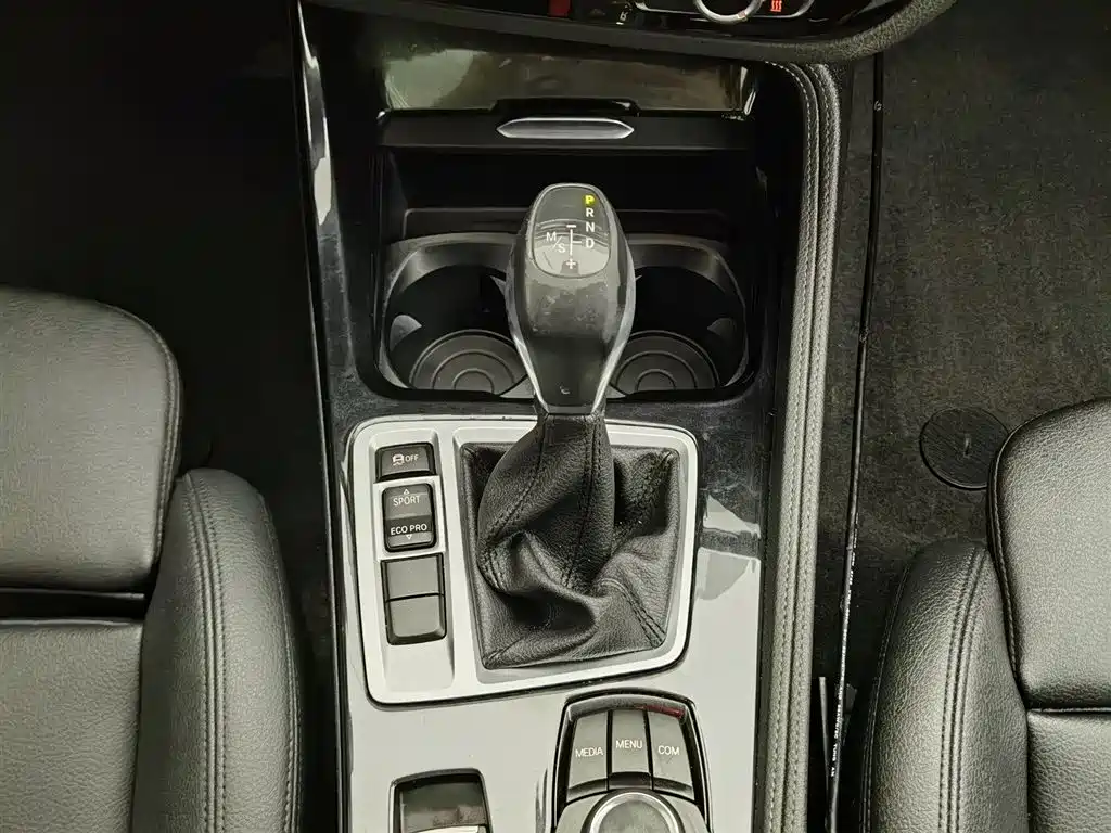 BMW 1 Series 2018 118i Sport Edition фото 13