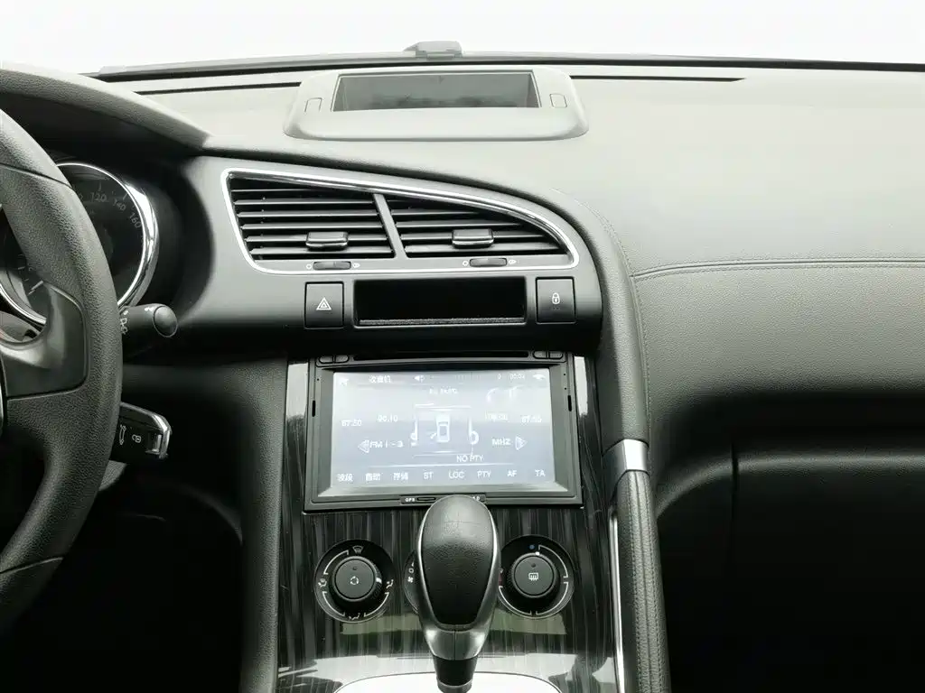 Peugeot 3008 2015 2.0L Automatic Classic Edition фото 12