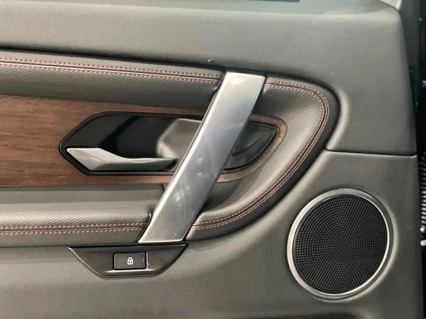 Land Rover Discovery Sport 2022 Model 249PS R-Dynamic SE Performance Tech Edition 5-Seater фото 23