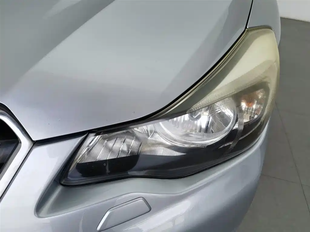 Subaru XV 2012 2.0i Luxury Edition фото 7