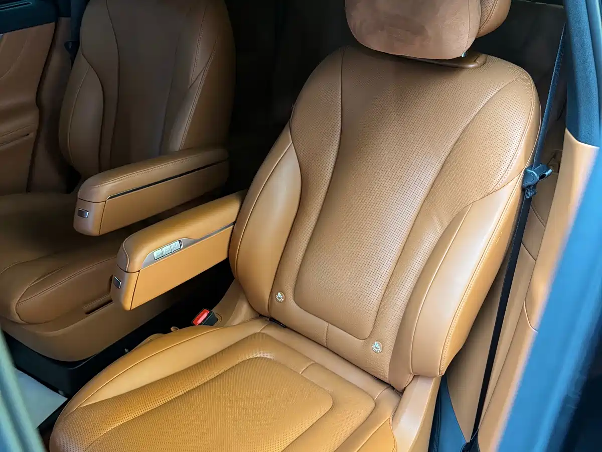 AITO Wenjie AITO M9 2024 Range Extender Max Edition 42kWh 6-seater фото 12