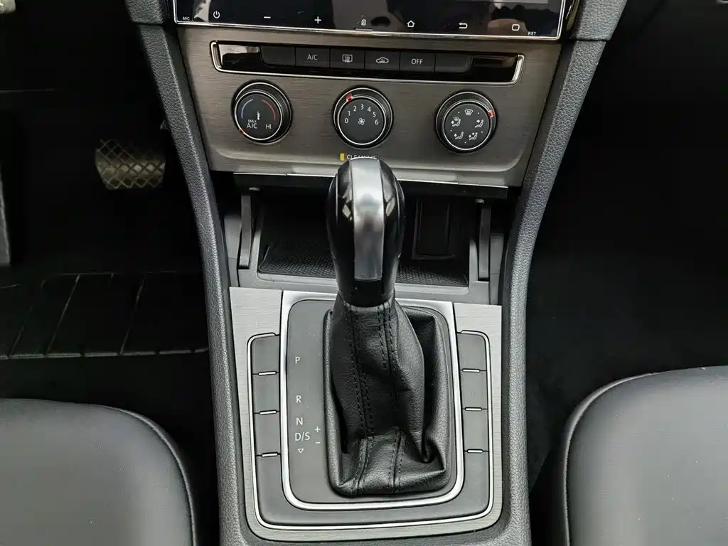 Volkswagen Golf 2016 1.6L Automatic Comfort фото 13