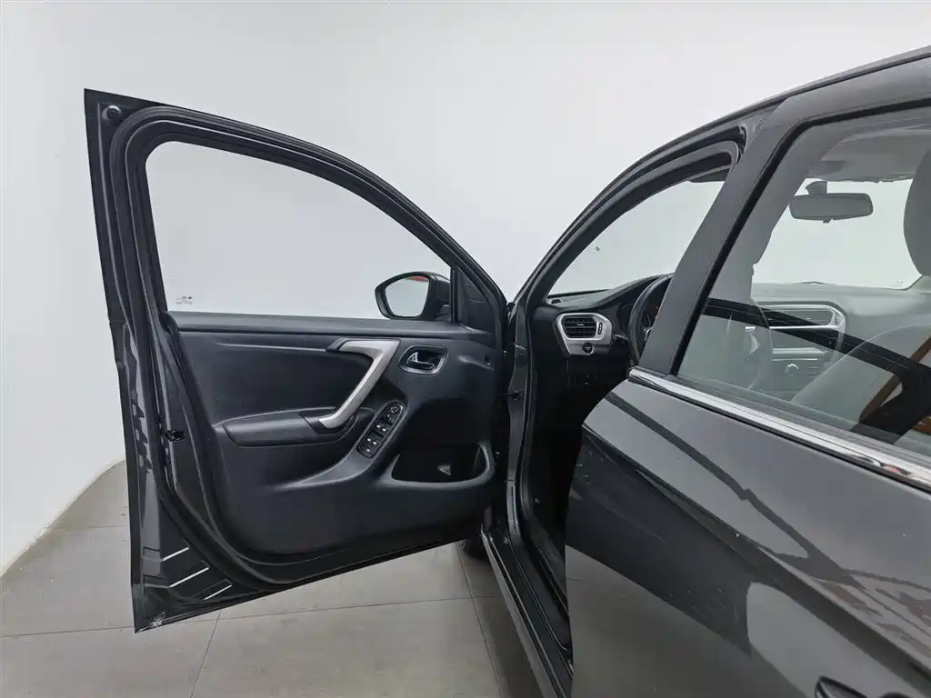 Peugeot 301 2014 1.6L Automatic Premium Edition фото 8