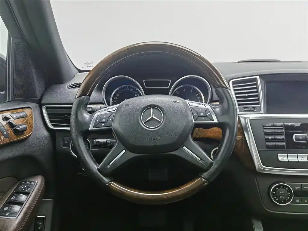 Mercedes-Benz M-Class 2012 Model ML 350 Luxury фото 11