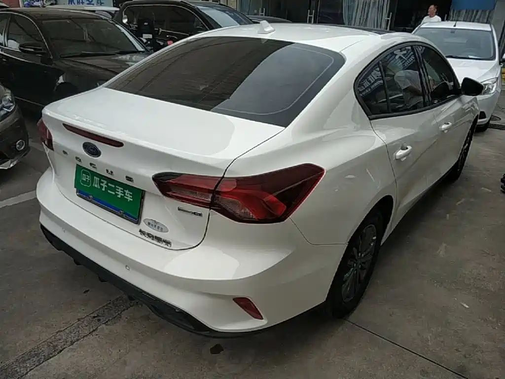 Ford Focus 2023 2022 Sedan EcoBoost 180 Auto Speed Edition