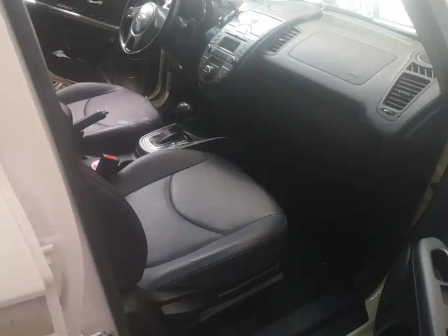 Kia Soul 2013 1.6L AT Premium фото 8