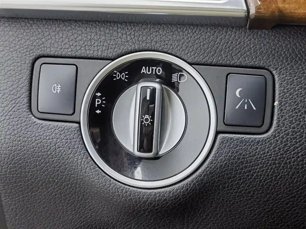 Mercedes-Benz M-Class 2012 Model ML 350 Luxury фото 21