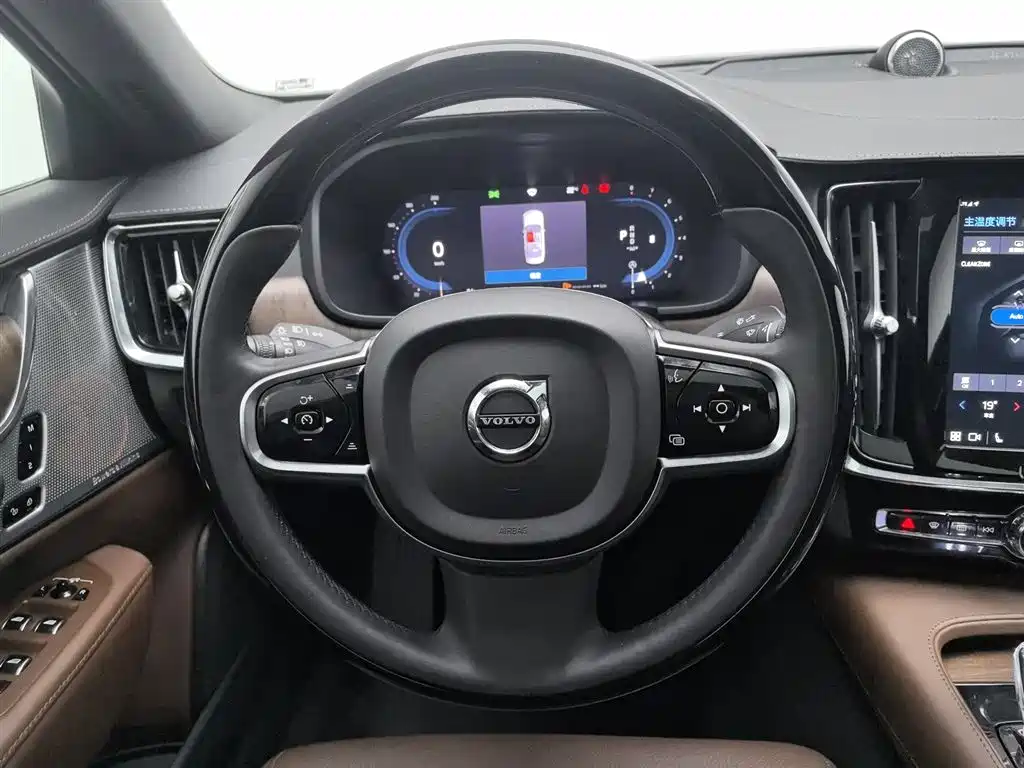 Volvo S90 2023 B5 Intelligent Vision Luxury Edition фото 11