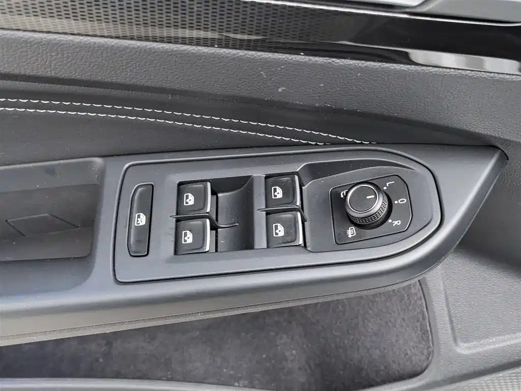 Volkswagen Golf 2023 Facelift 280TSI DSG R-Line Lite фото 9