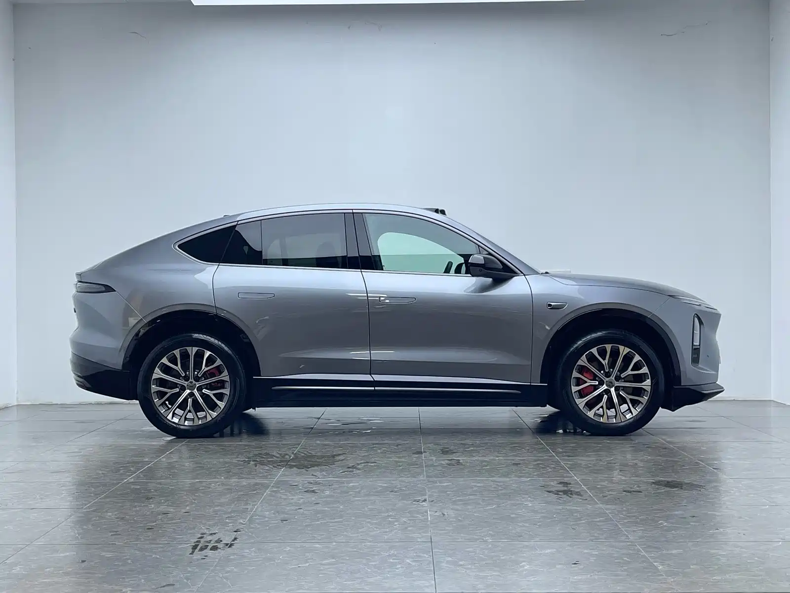 Фото 6 - NIO EC6