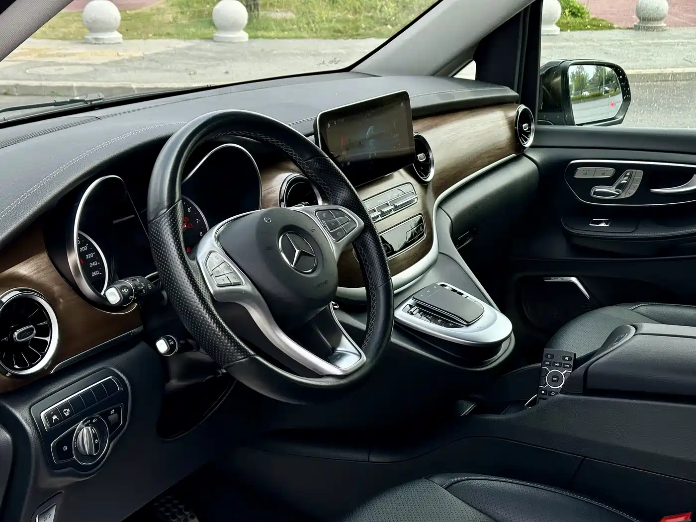 MERCEDES-BENZ V-CLASS