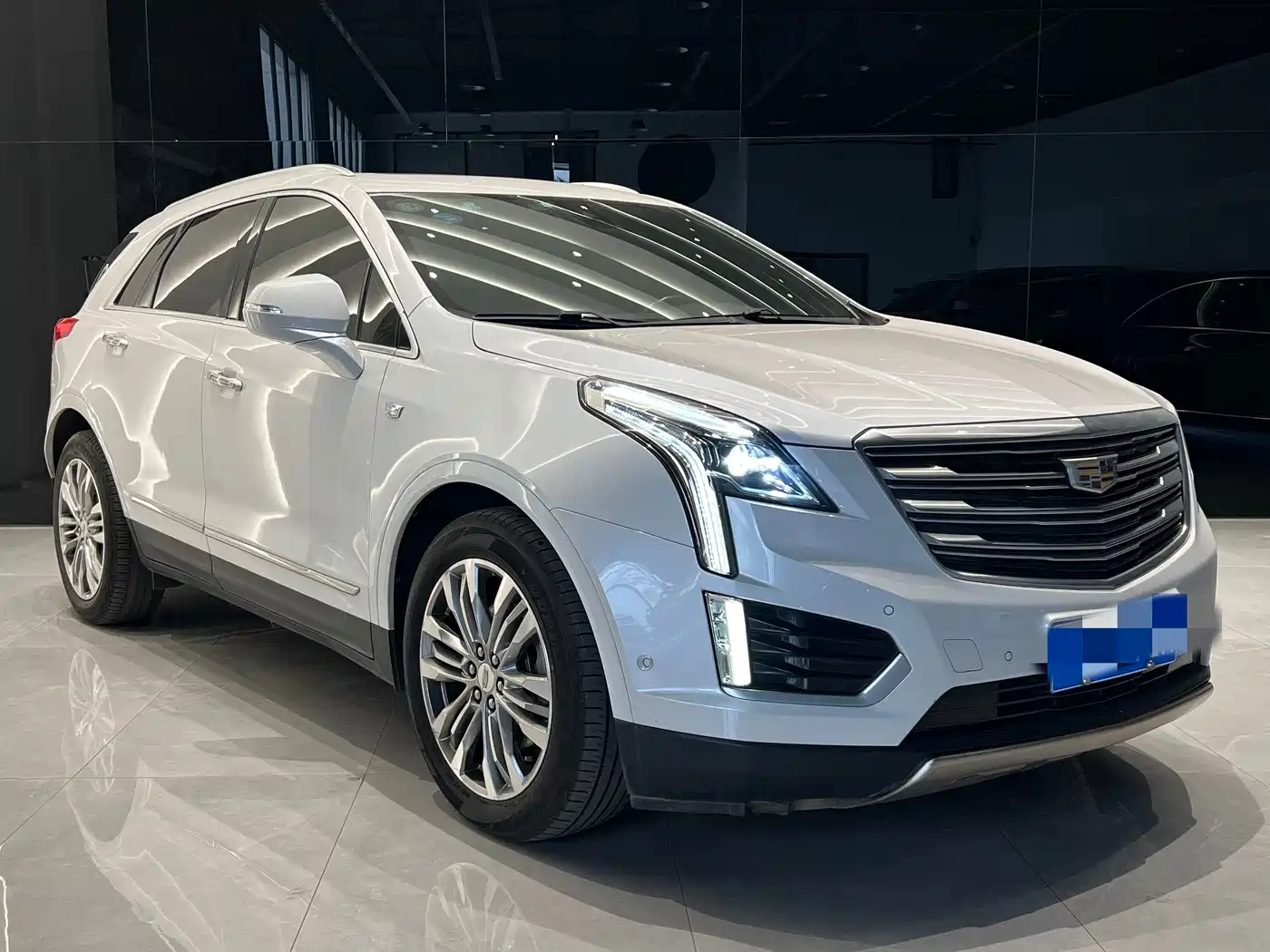Cadillac XT5 2018 28E 4WD Leading фото 3