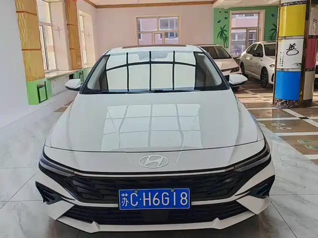 HYUNDAI ELANTRA