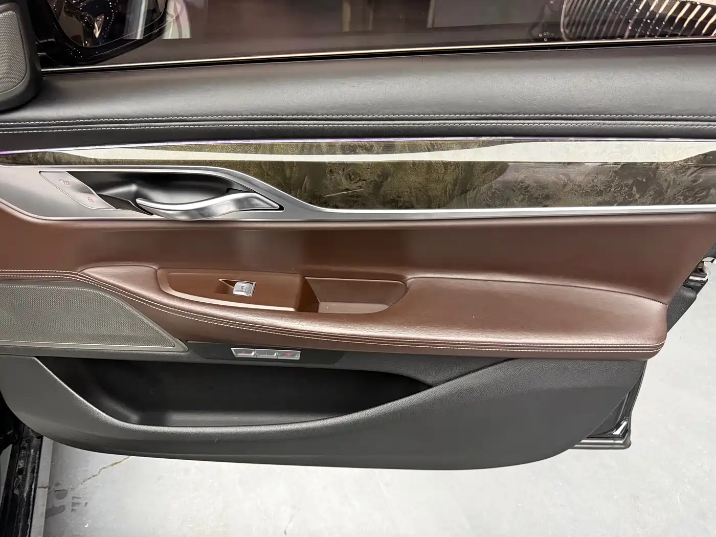 BMW 7 Series 2016 740Li Leading Edition фото 27