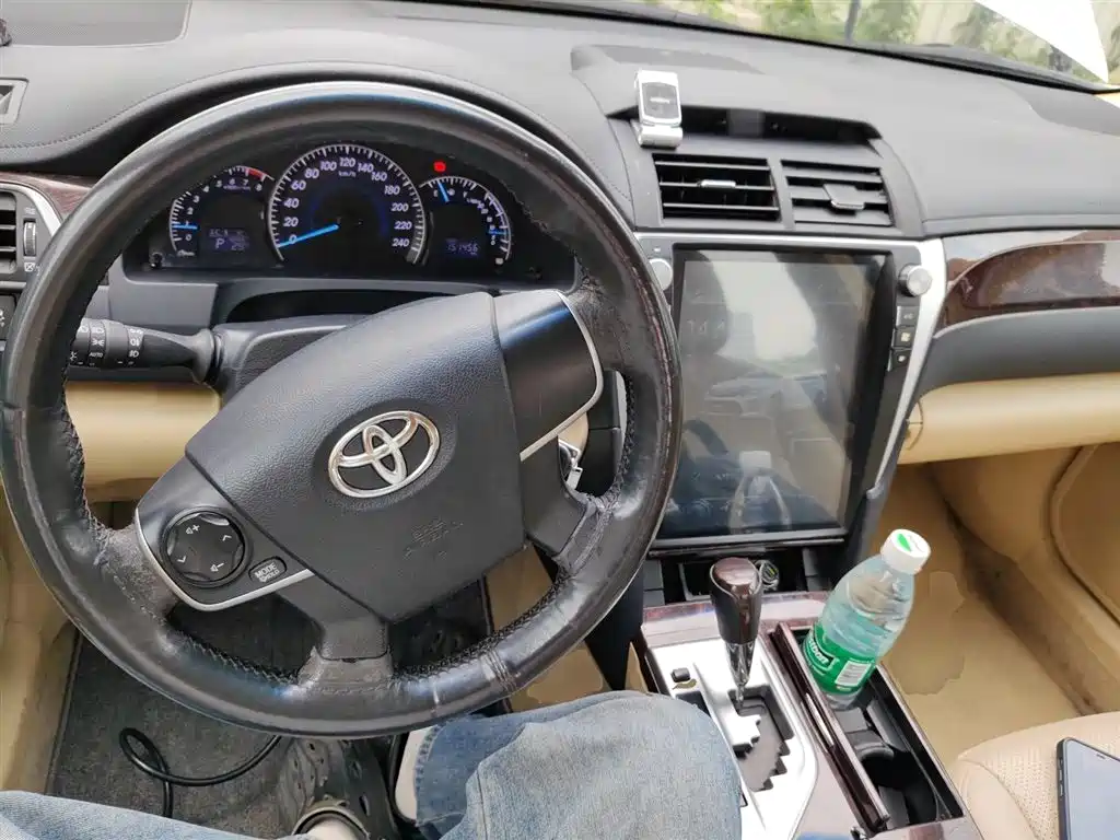 Toyota Camry 2015 2.0G Leading Edition фото 6