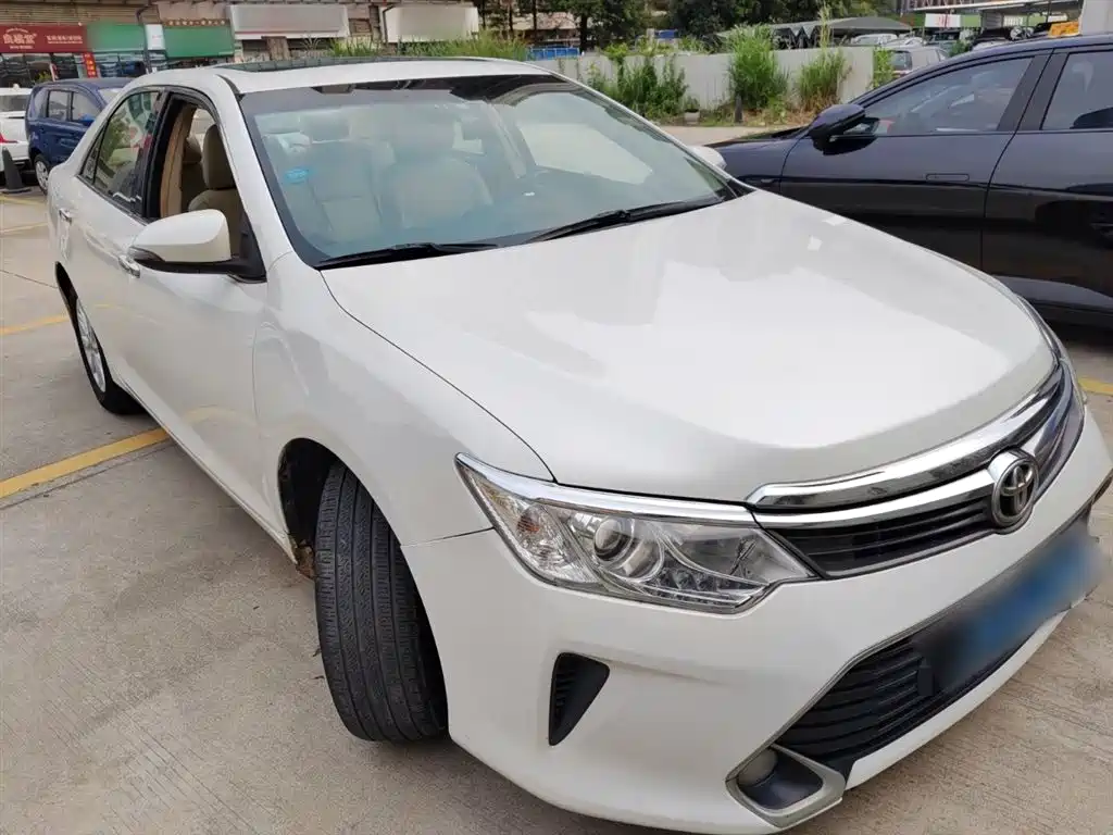 Toyota Camry 2015 2.0G Leading Edition фото 22