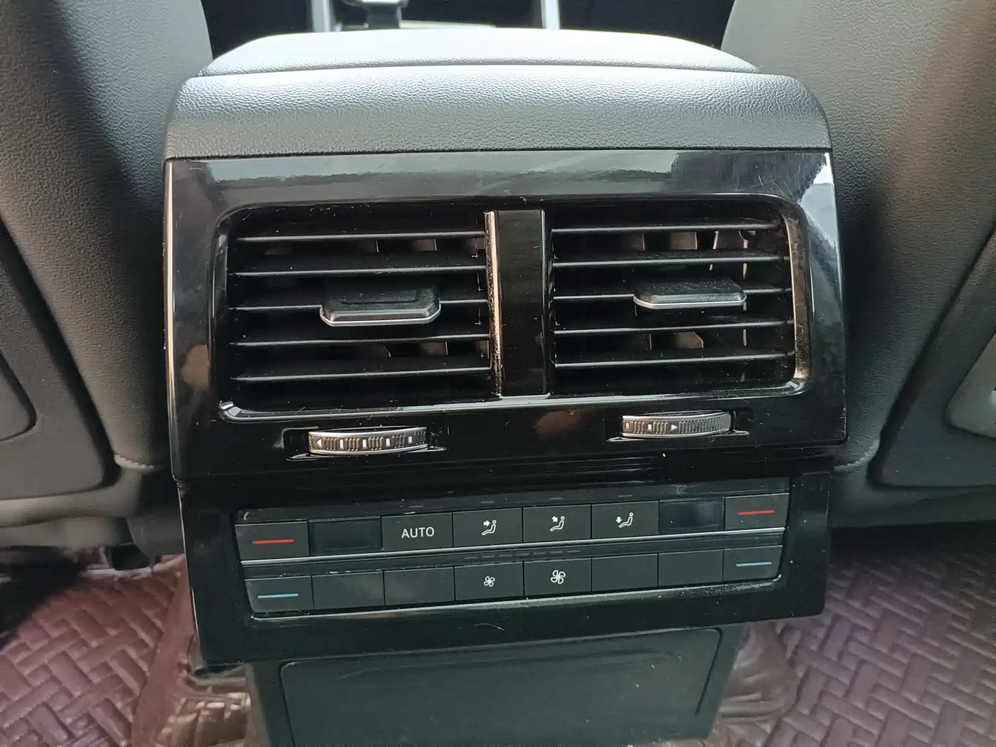 VOLKSWAGEN TOUAREG NEW ENERGY