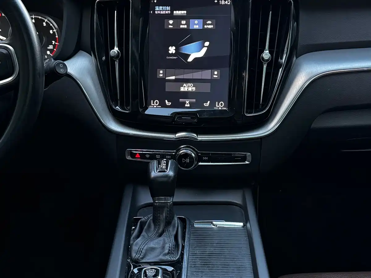 Фото 9 - Volvo XC60