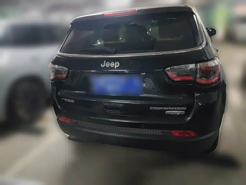 Photo 5 - Jeep Compass