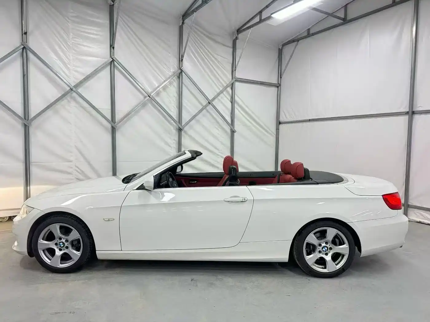 BMW 3 Series (Import) 2011 320i Convertible фото 3