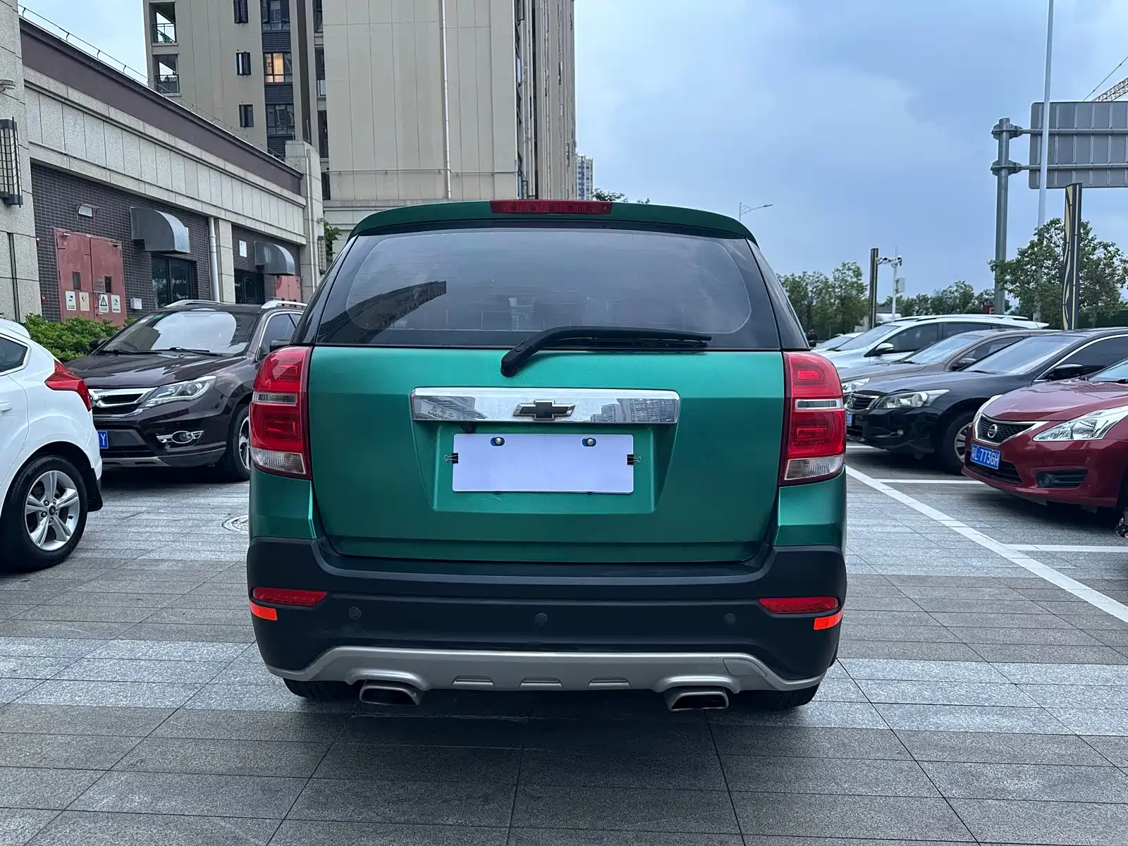 Photo 8 - Chevrolet Captiva