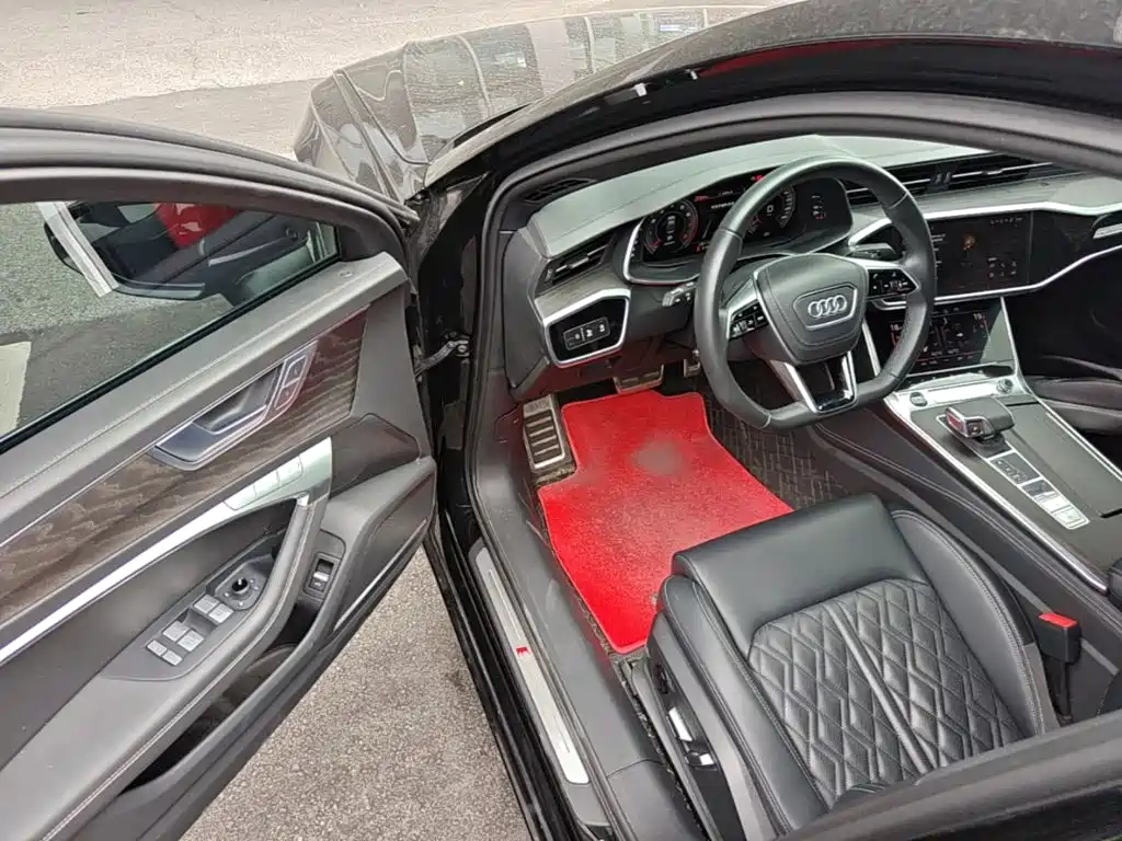 Фото 16 - Audi A6L