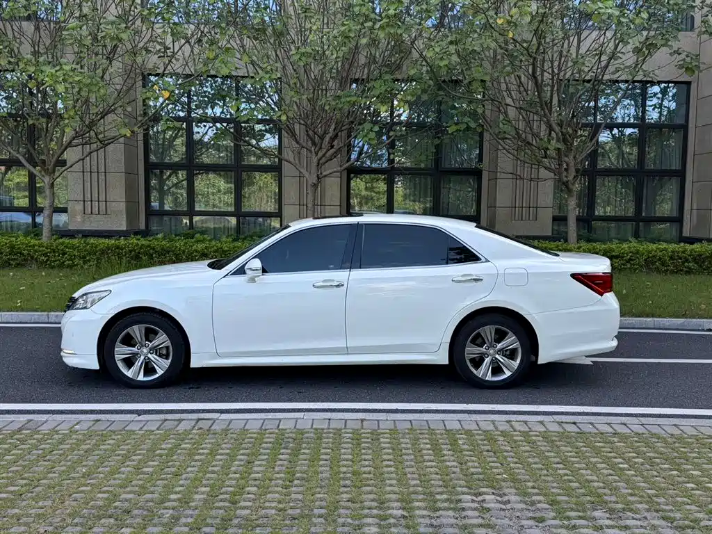 Toyota Crown 2015 2.0T Fashion фото 3