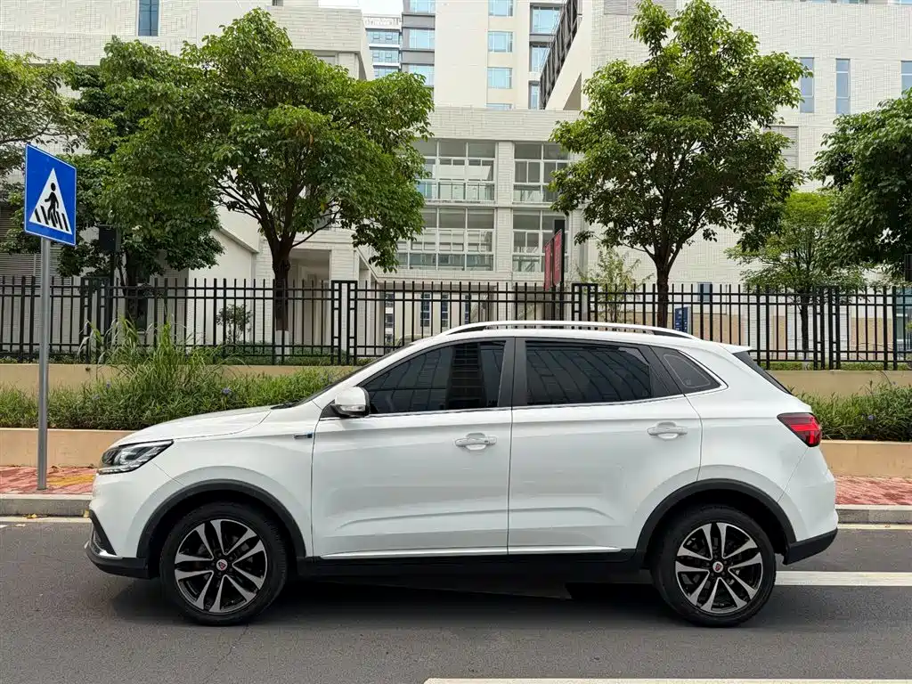 ROEWE RX3