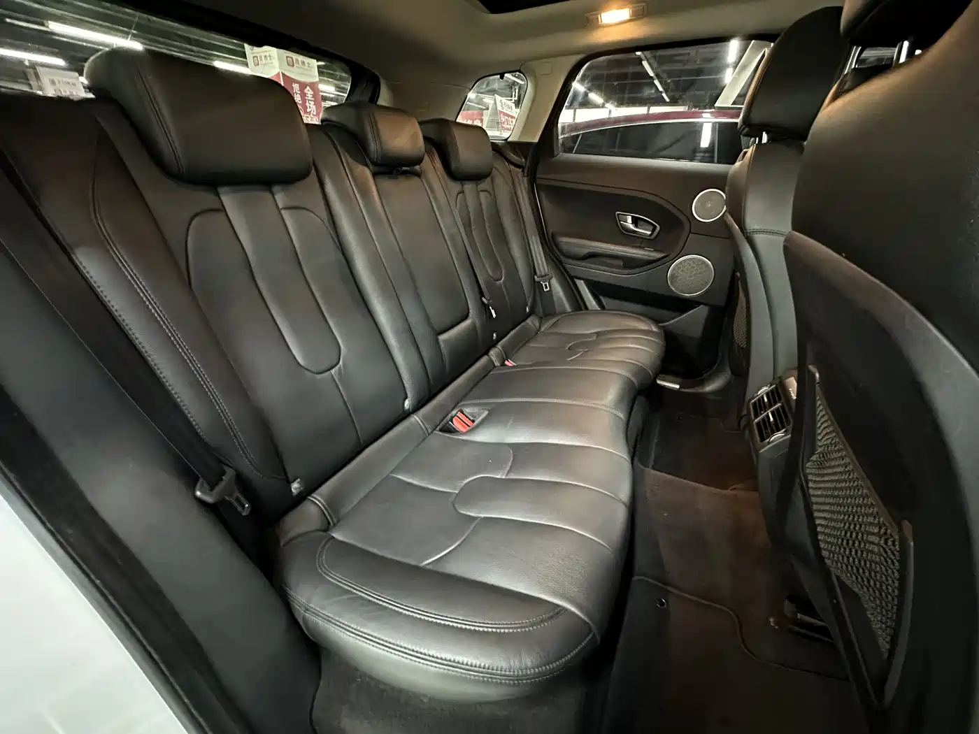 Land Rover Range Rover Evoque 2015 2.0T 5-Door Intelligent Edition фото 13
