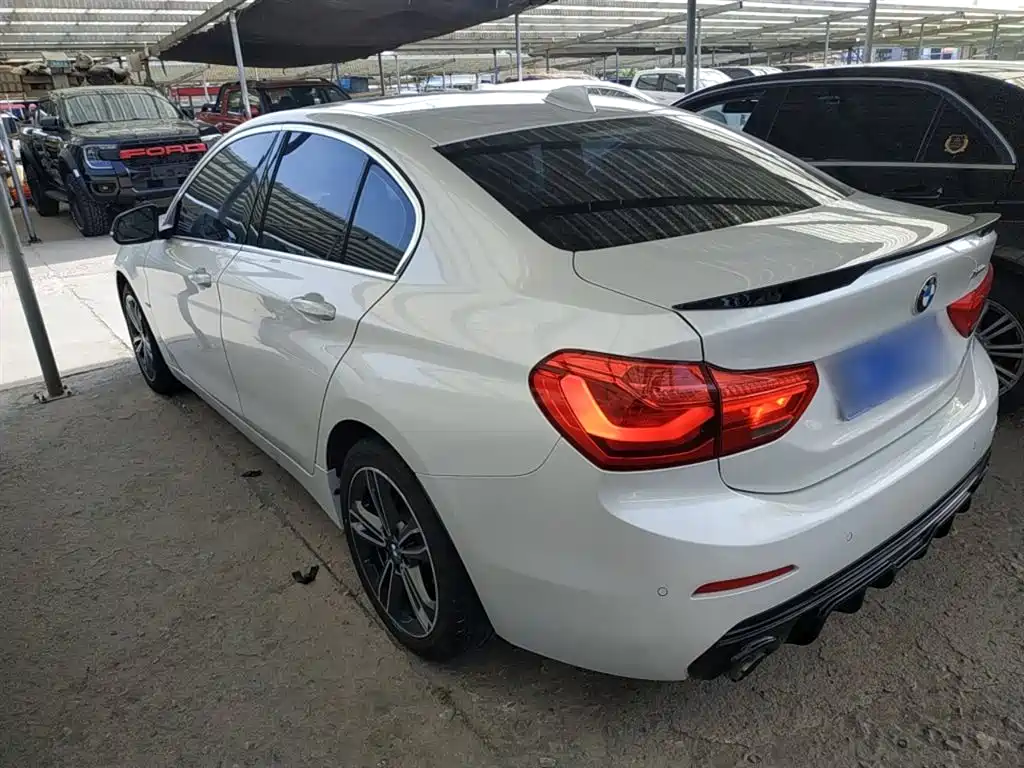 BMW 1 Series 2017 118i Sport фото 5